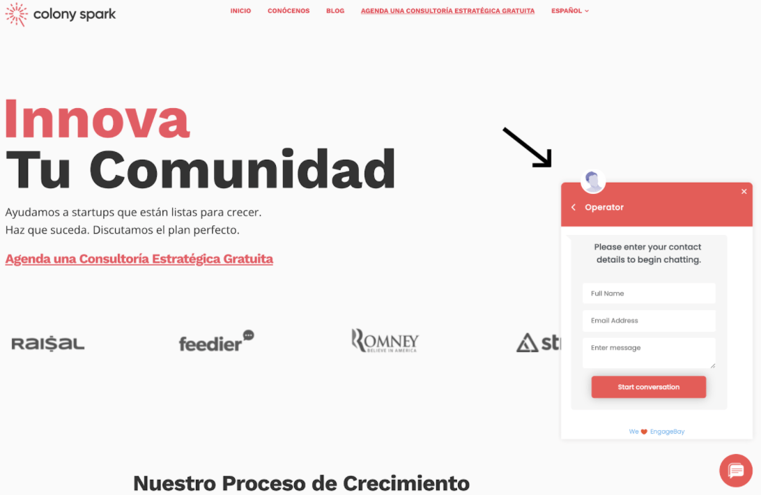 Aunque no tengas un personal humano detrás del mostrador debes tener imágenes, videos, textos, animaciones o hasta un chatbot que le de un saludo personalizado a tu cliente.